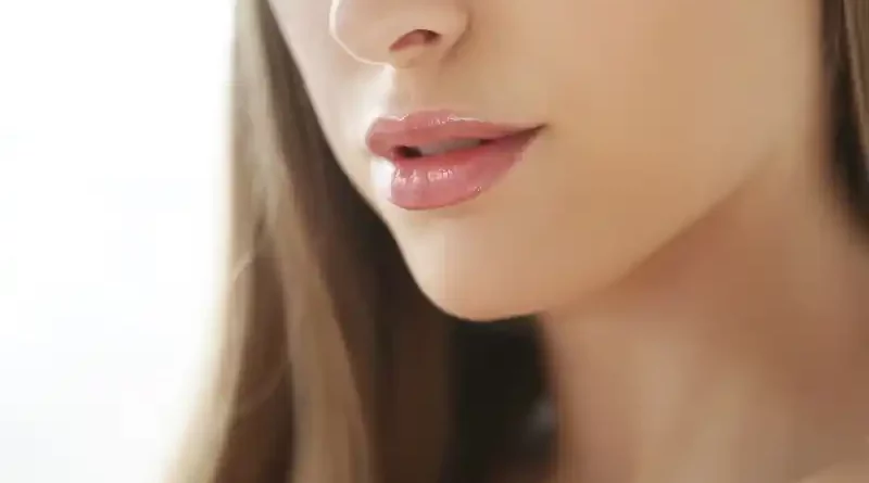 How To Keep Your Lips Moisturized